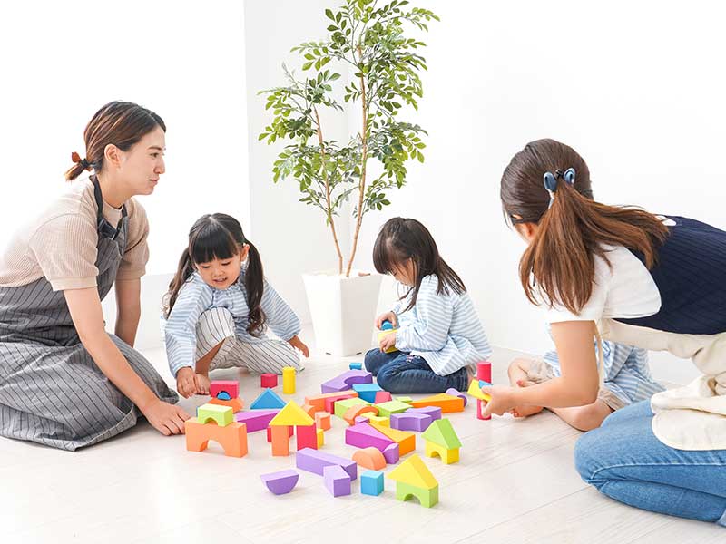 Curriculum Chinese language immersion teachers with students